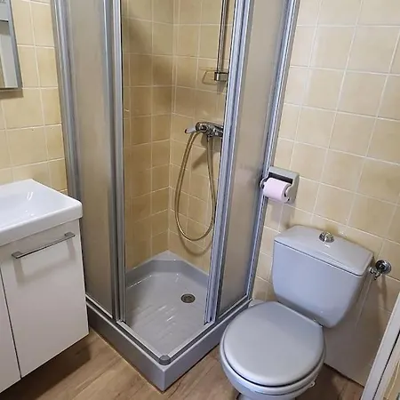 Situe Entre Port Et Apartament *