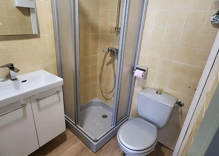 Situe Entre Port Et Apartament *